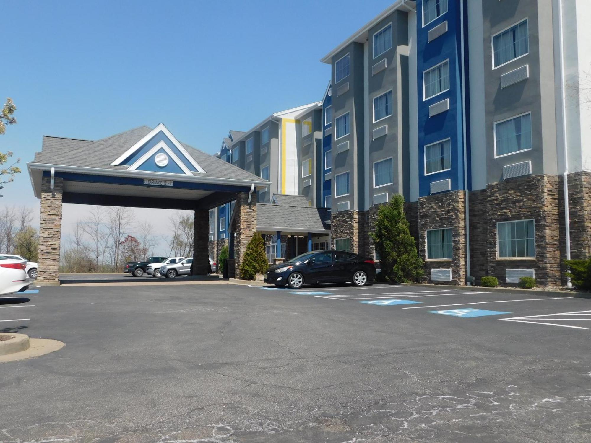 Microtel Inn & Suites By Wyndham Wheeling At The Highlands Triadelphia Exterior photo