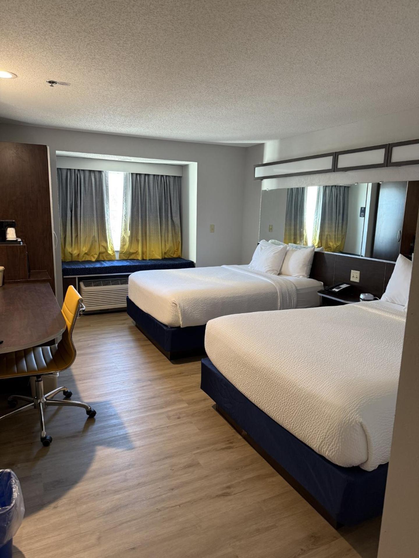 Microtel Inn & Suites By Wyndham Wheeling At The Highlands Triadelphia Exterior photo