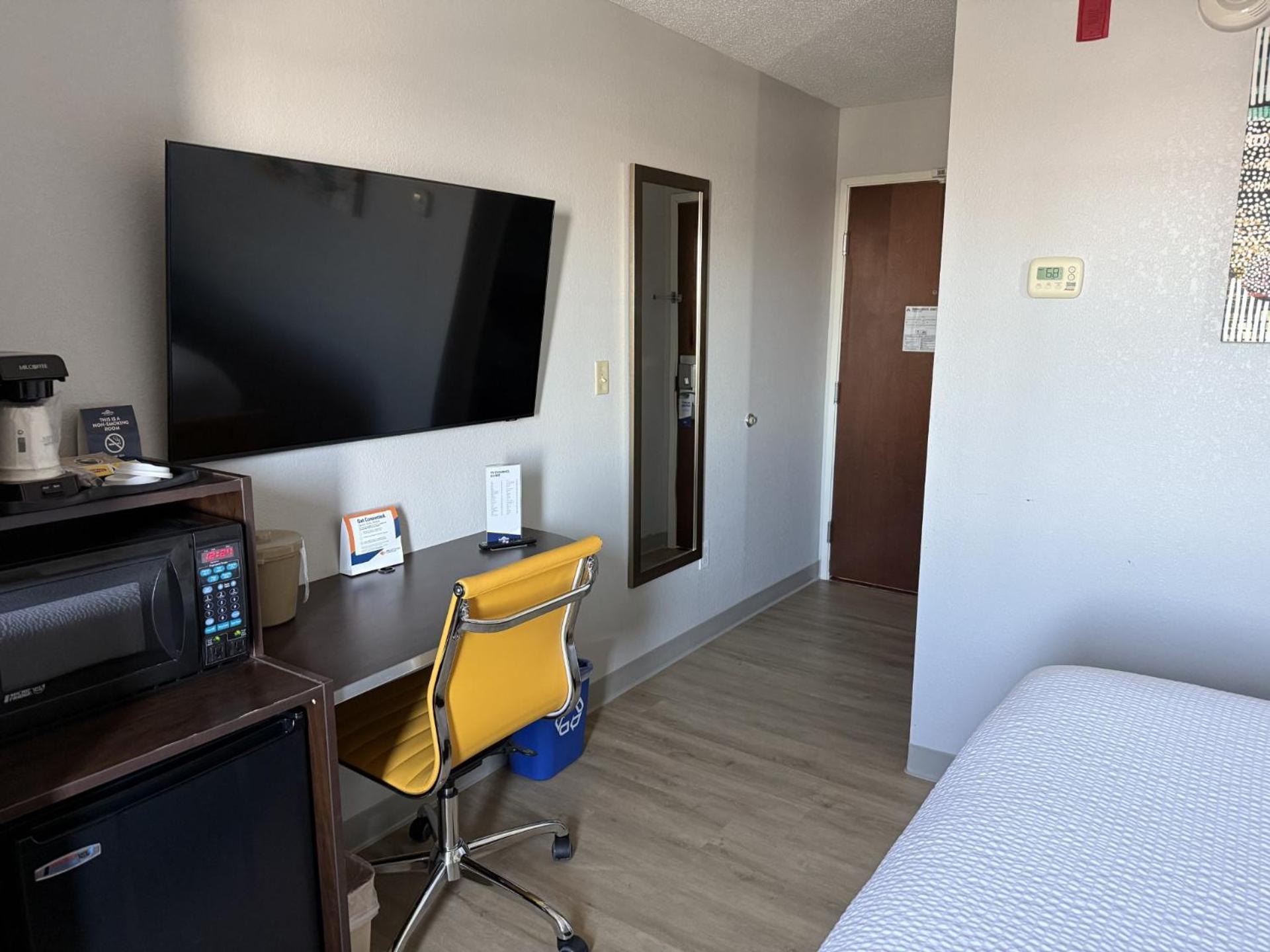 Microtel Inn & Suites By Wyndham Wheeling At The Highlands Triadelphia Exterior photo