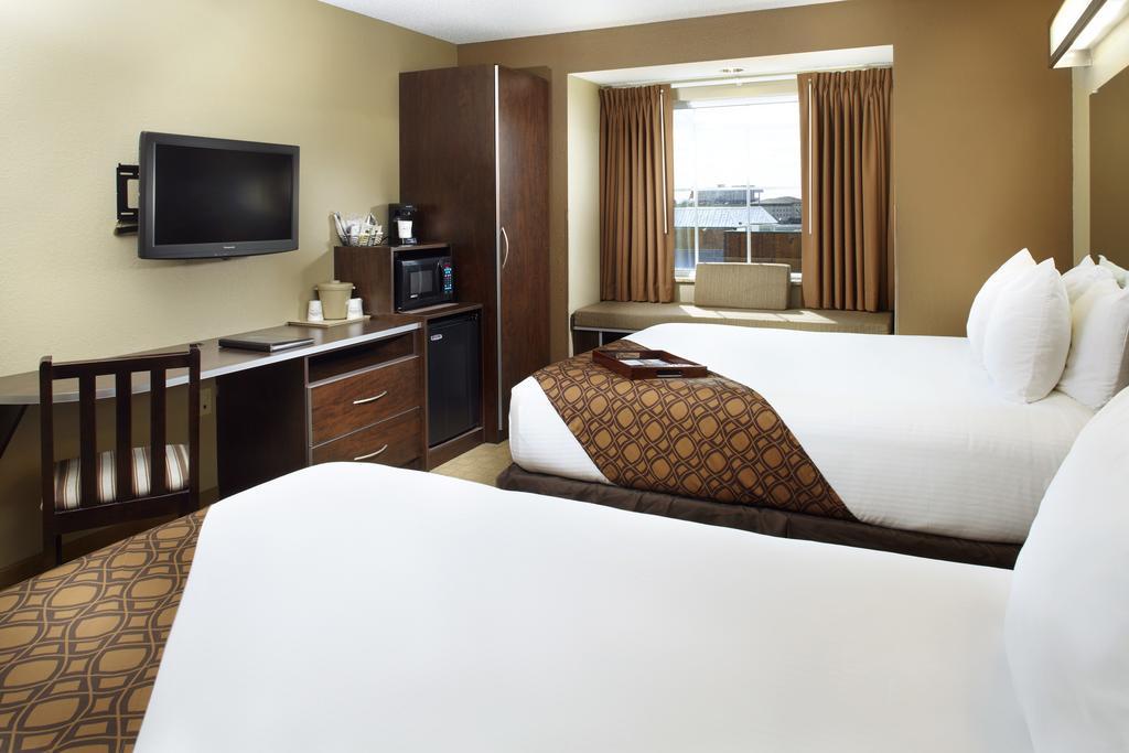 Microtel Inn & Suites By Wyndham Wheeling At The Highlands Triadelphia Exterior photo