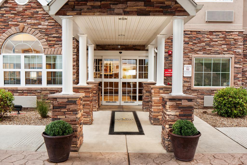 Microtel Inn & Suites By Wyndham Wheeling At The Highlands Triadelphia Exterior photo
