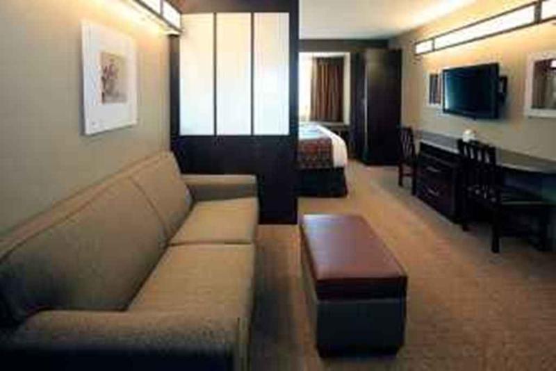 Microtel Inn & Suites By Wyndham Wheeling At The Highlands Triadelphia Exterior photo